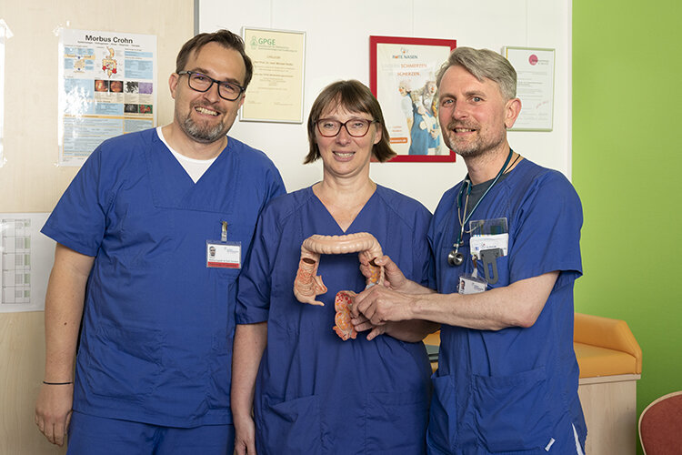 Gruppenfoto von drei Personen der Kindergastroenterologie des Klinikum Westbrandenburg.